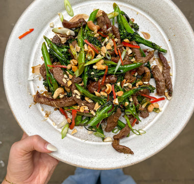 BEEF & BROCCOLI STIR FRY WITH TAMARI GLAZE & CASHEWS